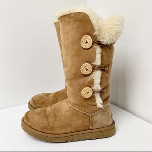 Uggs Bailey Button Triplet Sheepskin chestnut boot